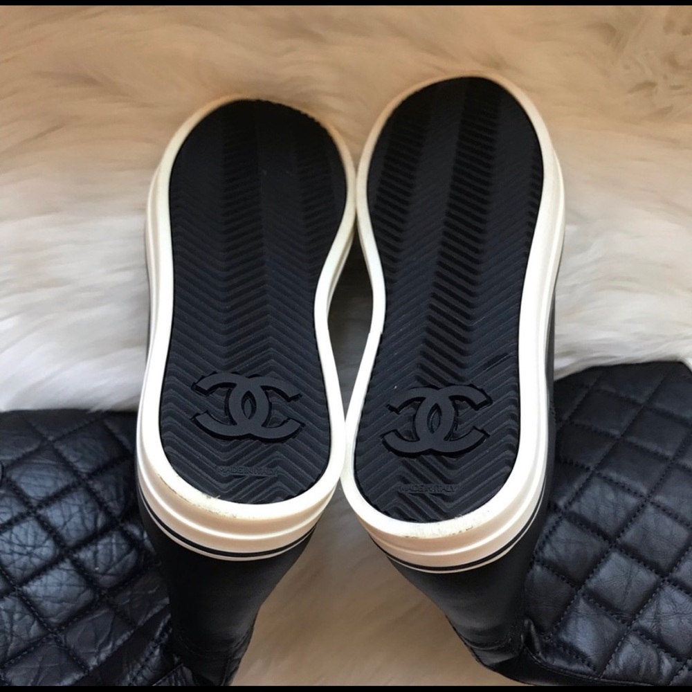 🌟SOLD🌟Authentic CHANEL CC Logo Quilted Boots - Picture 7 of 8